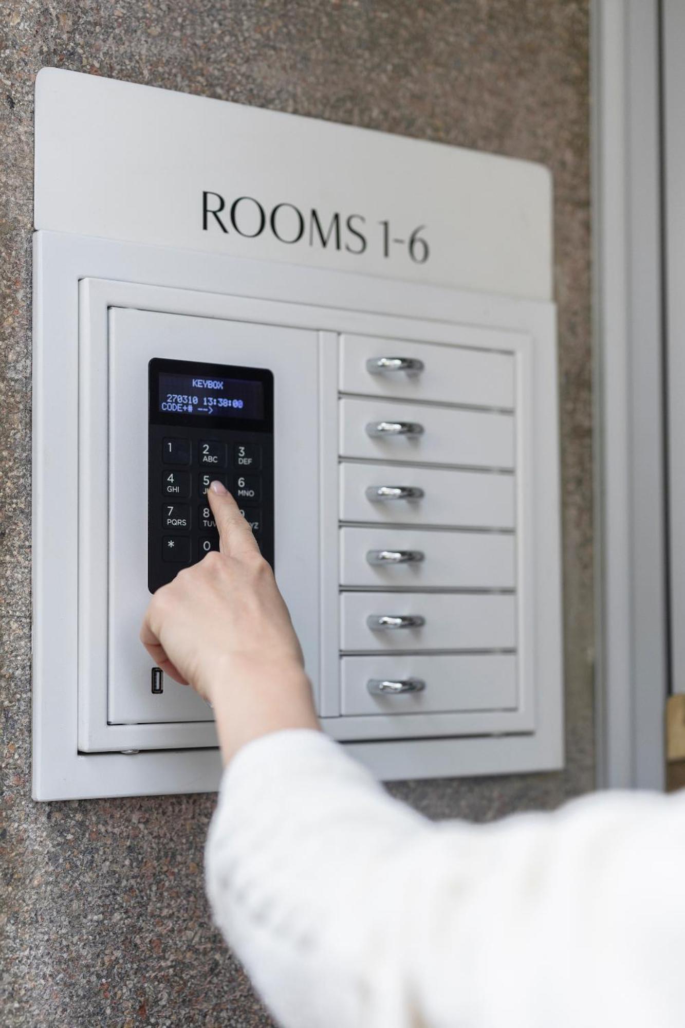 Clemonte Hotel - Your Reception-Less Boutique Hideaway Salzburg Bagian luar foto